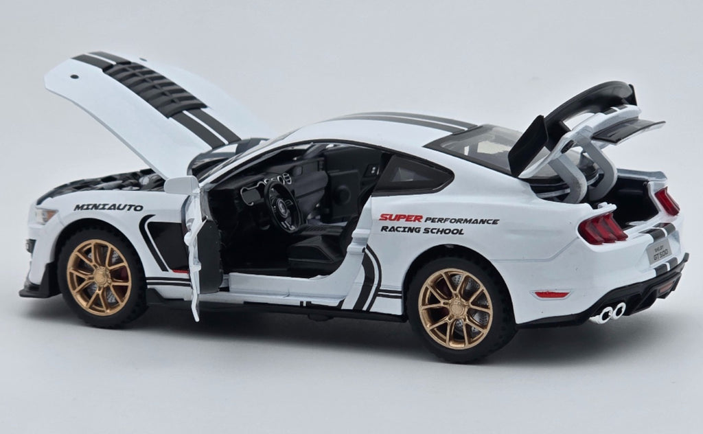 Ford Mustang Shelby GT500 1:24 diecast scale model car