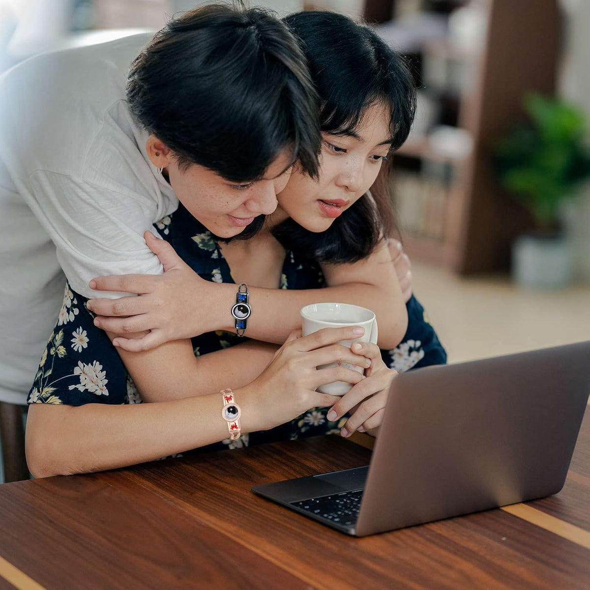 Dacida Couple Bracelet Couple Gifts Partner Bracelets with Touch Long Distance Relationship Gift for Long Distances Couple Love Gifts Vibration & Light Up Bluetooth Pairing Jewellery, Sun and Moon